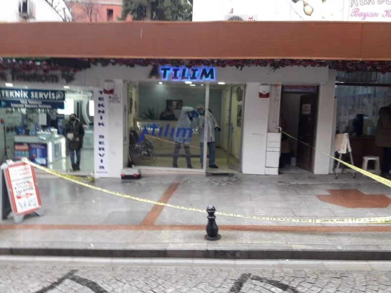 Döviz bürosunu soymaya çalışan silahlı kişi paniğe kapılınca kaçtı
