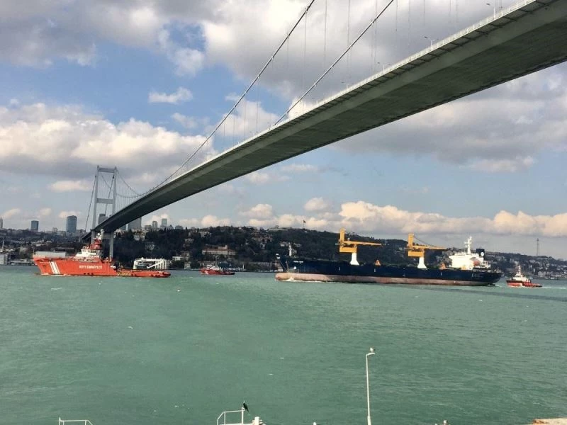 Riva’da karaya oturan gemi Ahırkapı’ya çekildi
