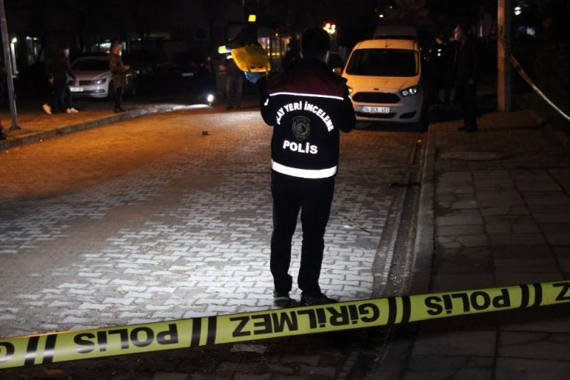 Sokak ortasında 2 kişiyi vurdular, bağ evinde saklanırken yakalandılar
