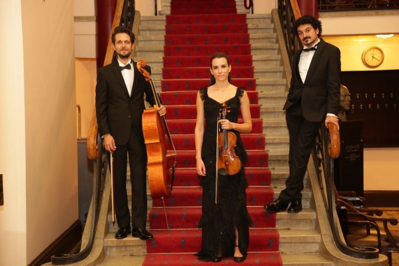 Süreyya Operası beste yarışmasının kazananları “Piyanolu Üçlüler” albümünde bir araya geldi
