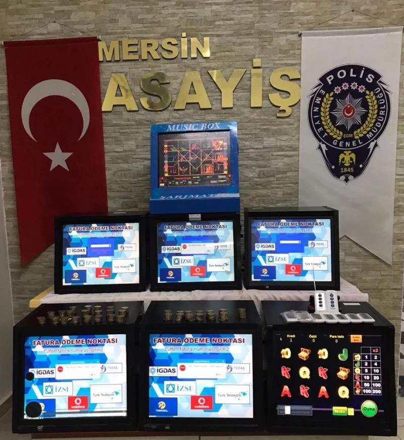 Polise yakalanmamak için özel kumar makinesi yapmışlar
