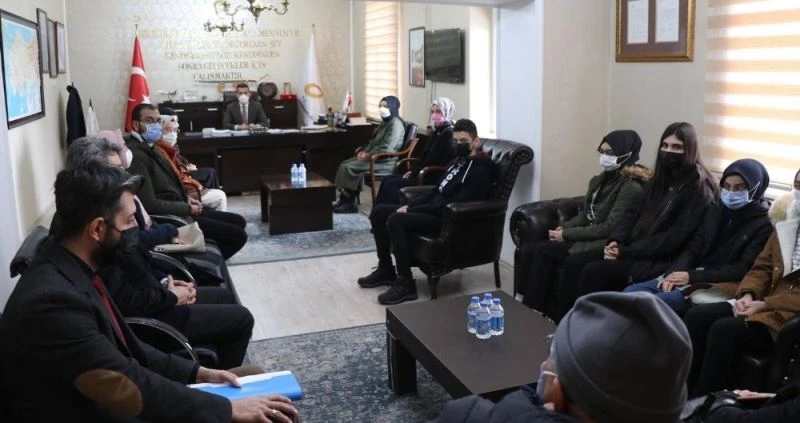 Kaymakam Kaptanoğlu, öğrencileri ödüllendirdi
