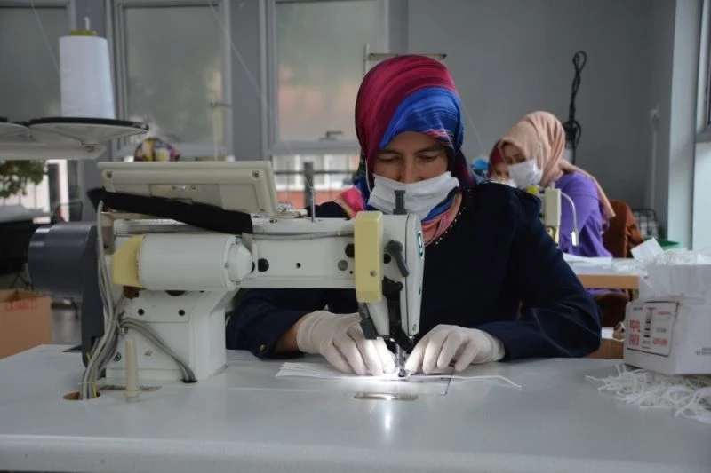 İzmit Belediyesi, 2020’de salgına karşı sağlık üretti
