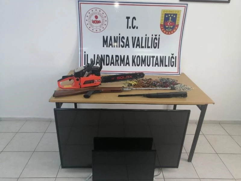 Çamura saplanan hırsızlar kurtarıcı çağırdı
