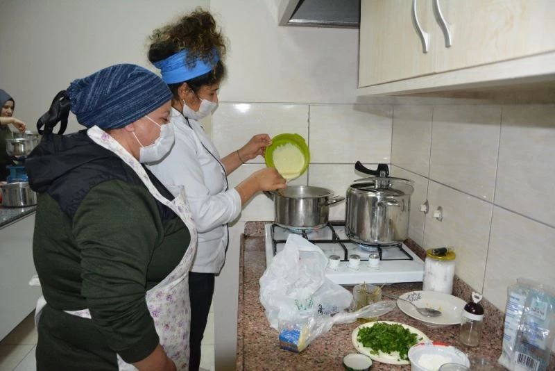 Korkuteli’nde aşçı çırağı yetiştirme kursu açıldı
