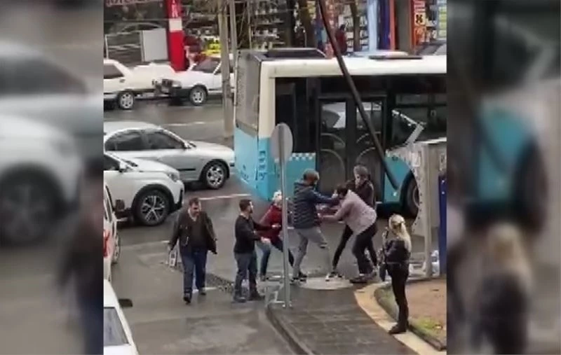 Borçlu olduğu kadına çantasını kaptırdı
