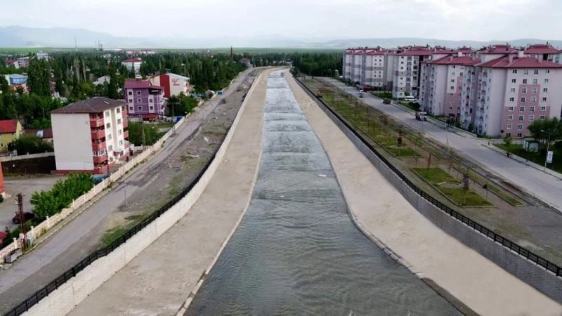 Ağrı İl merkezi Taşlıçay Deresi ıslah çalışmaları tamamlandı
