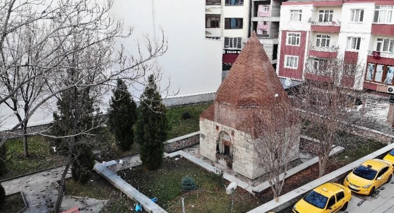 Moğol emirinin mezarı evliya türbesi sanılıyor
