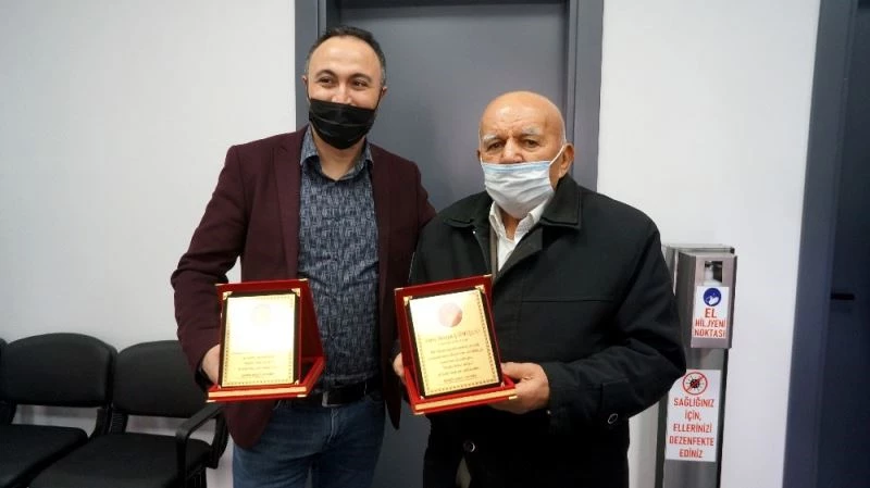 Dede ve torun hayır işlerinde yarışmaya başladı
