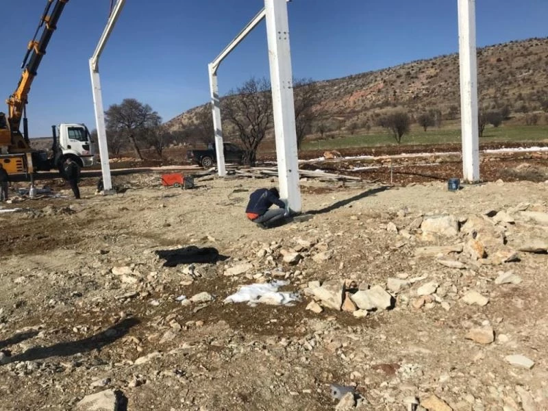 Dicle’de üzüm ve badem işletme tesisin yapımına başlandı
