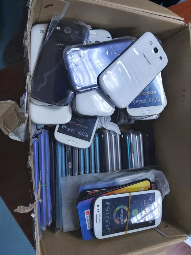Adana merkezli kaçakçılık operasyonunda 548 cep telefonu ele geçirildi
