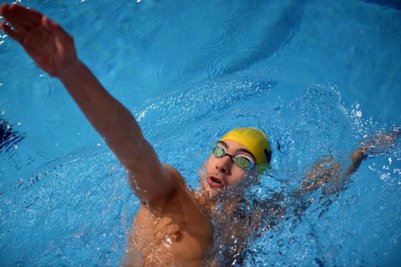 Genç milli yüzücüler, olimpiyat hayaliyle kulaç atıyor