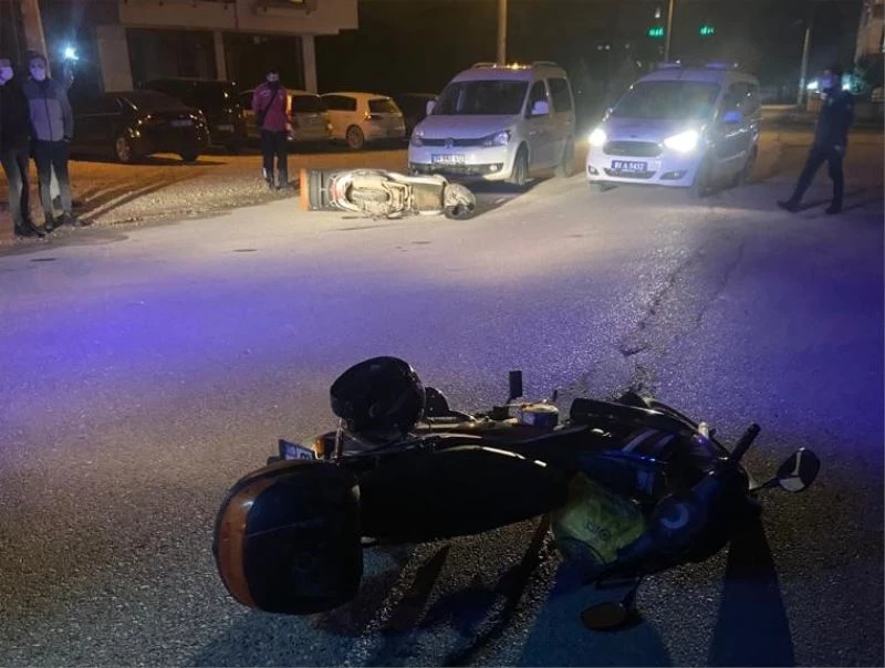 Kısıtlamada kuryeler çarpıştı: 2 yaralı
