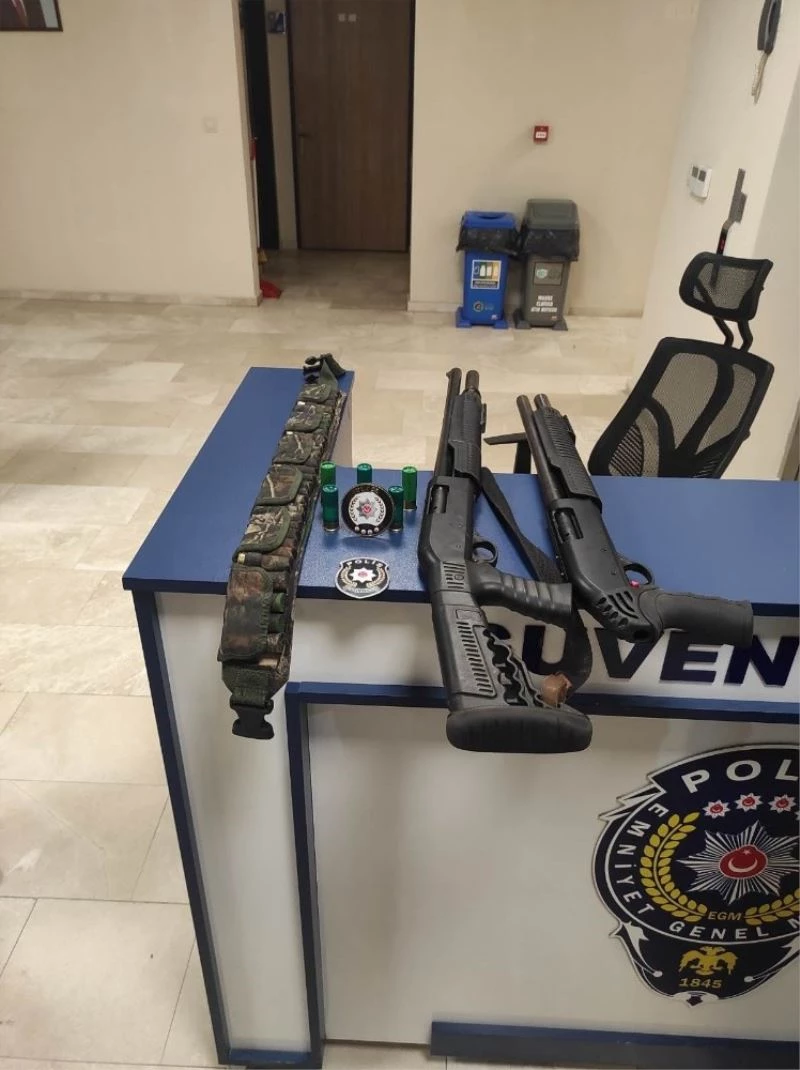 Kısıtlamada pompalı tüfeklerle yakalandı
