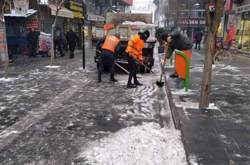 Iğdır’a kar yağdı ekipler seferber oldu
