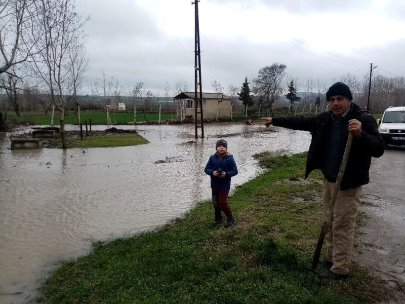Tekirdağ’da dereler taştı, tarlalar göle döndü
