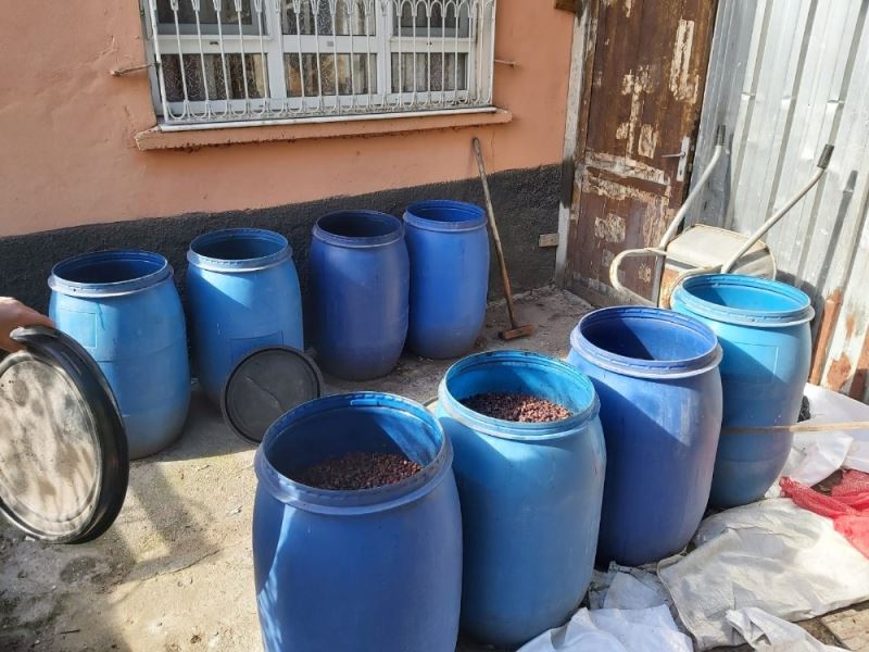 Adana’da bin 460 litre sahte içki ele geçirildi

