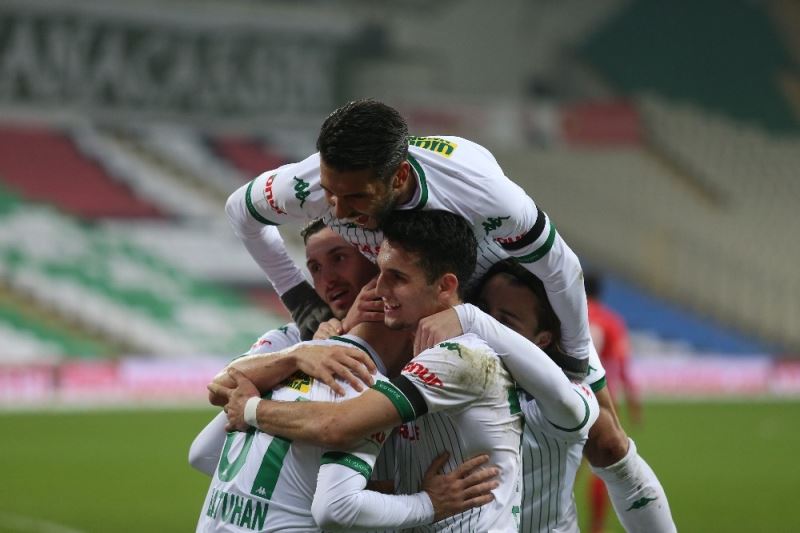 TFF 1. Lig: Bursaspor: 1 - Altınordu: 0 (İlk yarı sonucu)
