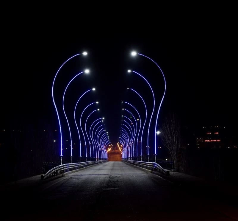 Üniversite köprüsü ışıklandırıldı
