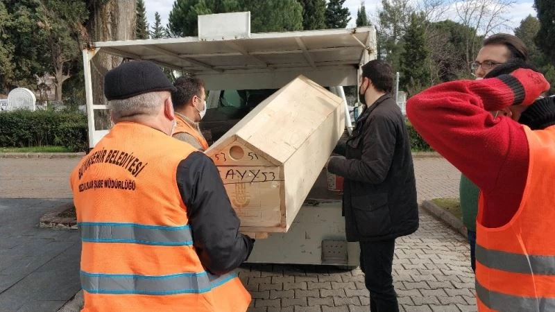 Kaybolduktan 42 gün sonra cesedi bulunan kadının cenazesi ailesine teslim edildi
