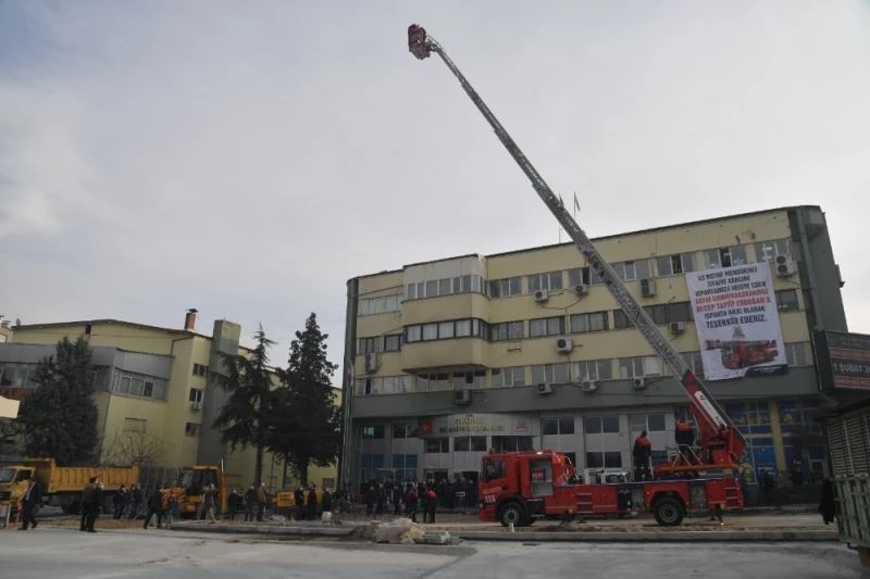 Cumhurbaşkanı Erdoğan’ın talimatıyla Isparta Belediyesi’ne 43 metre merdivenli itfaiye aracı gönderildi
