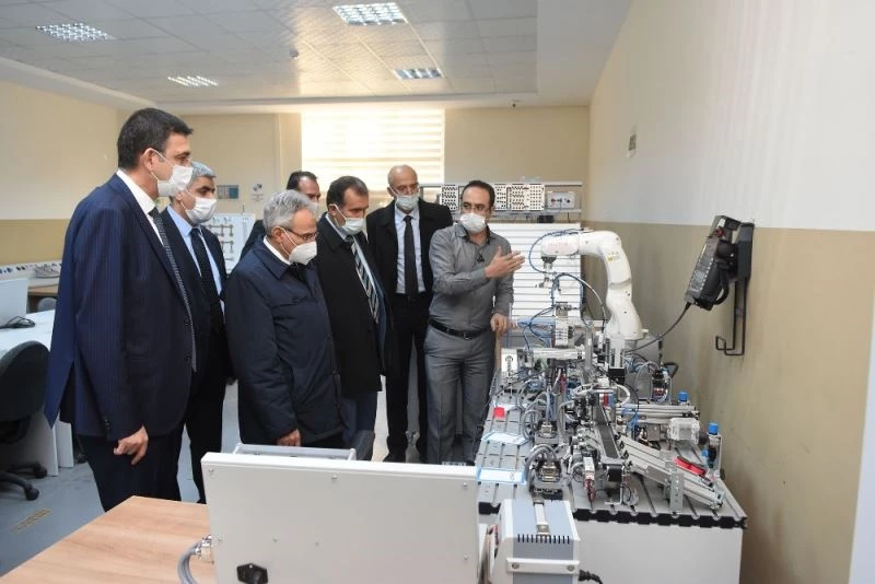 Üniversite sanayi iş birliği çok daha etkin yürütülecek
