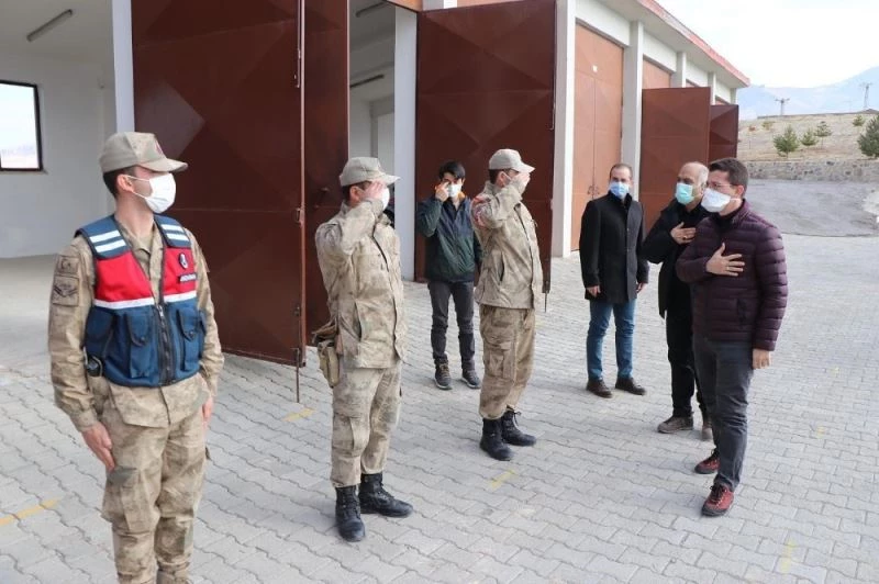 Kaymakam Kaptanoğlu, güvenlik güçlerini ziyaret etti

