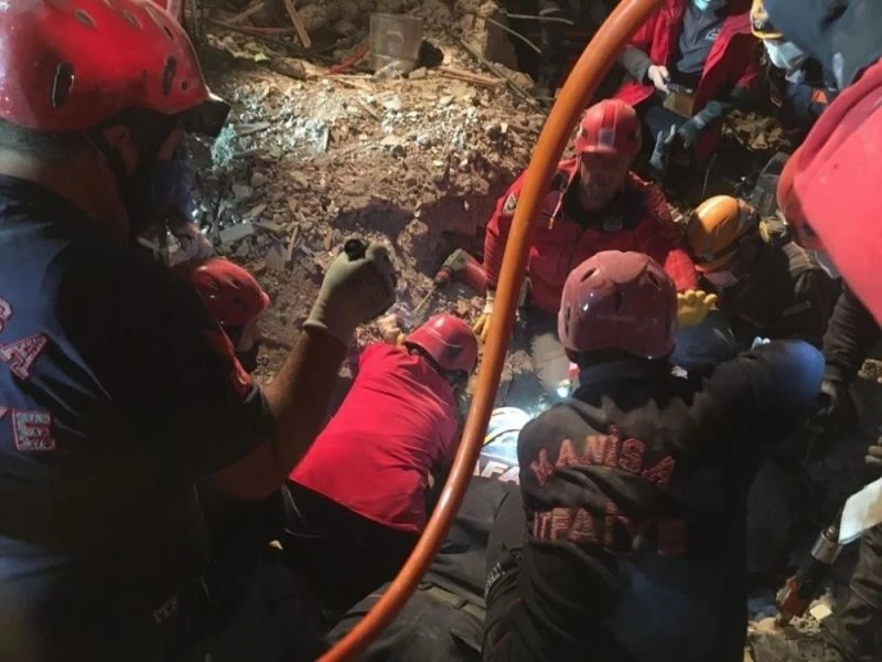 Manisa İtfaiyesinin 2020 yılı mücadeleyle geçti
