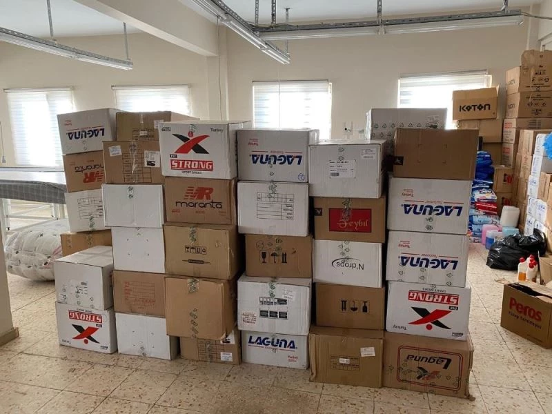 Bismilli iş adamlarından öğrencilere mont ve bot yardımı
