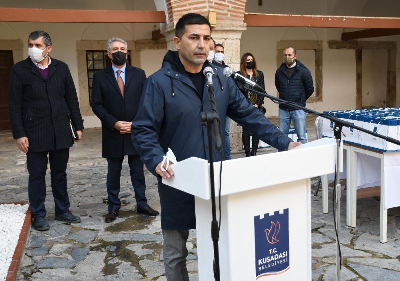 Başkan Günel, uzaktan eğitim öğren öğrencilere toplam 350 tablet dağıttı
