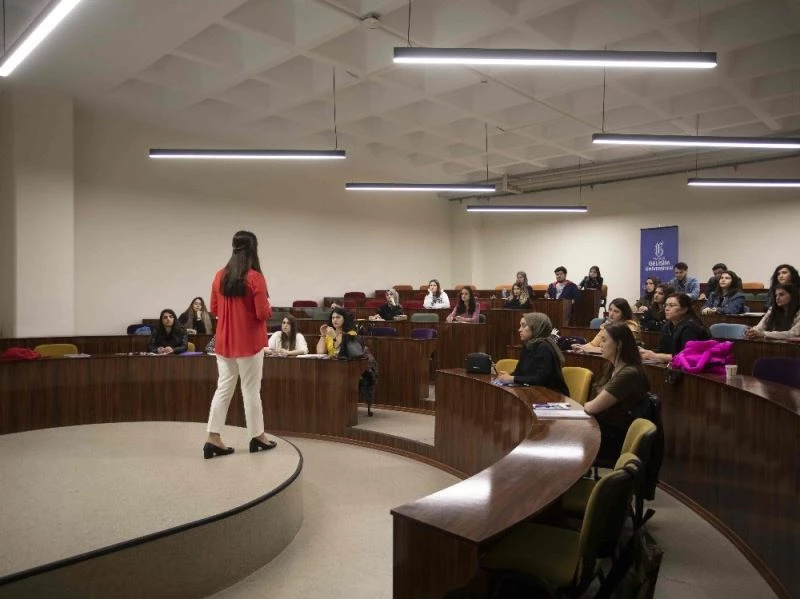 “Yabancı dil travma olmamalı; dinleme ve yazma becerisine odaklanılmalı”
