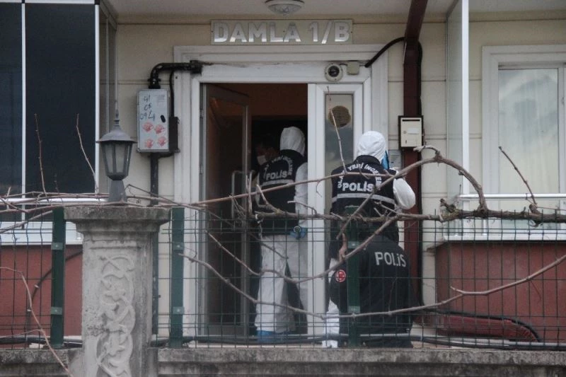 Ayrıldığı eşini çocuklarının gözü önünde bıçaklayarak öldürdü
