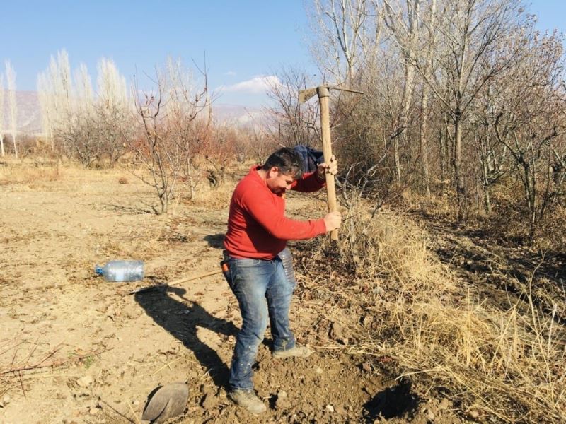 Kuraklık çiftçiyi vurdu, tarlalar betona döndü
