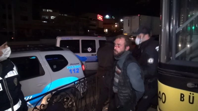 Bursa’da kontrol noktasındaki polise bıçakla saldırdı
