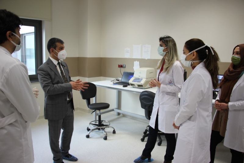 Vakaların yüzde 70 düştüğü Elazığ’da, şehir hastanesine ikinci PCR cihazı kuruldu

