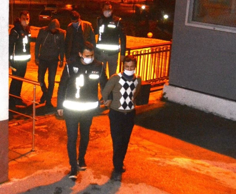 Midilli’ye kaçmak isteyen mülteci ve organizatörlere ormanda operasyon
