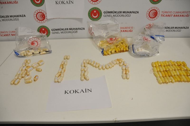 Midelerinden 4 kiloya yakın uyuşturucu çıktı
