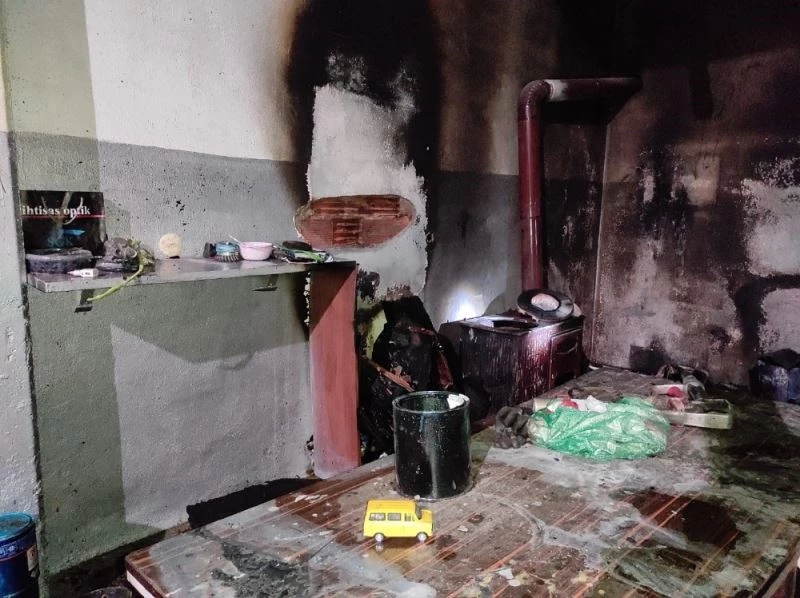 Tinerle sobayı yakmaya çalışınca hastanelik oldu
