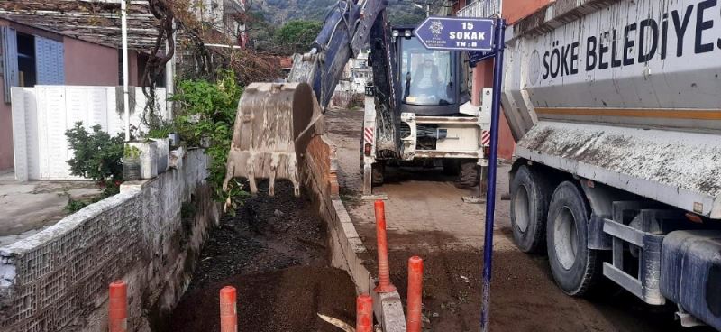 Söke Belediyesi Yenidoğan Deresi’ne el attı
