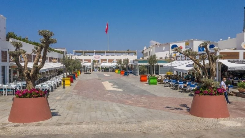 Kuşadası’nda reklam, tanıtım ve tabelalara standart getirildi
