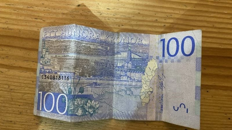 (Özel) Beyoğlu’nda İsveç kronu ile dolandırıcılık kamerada
