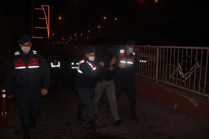 Taksi tabelasında uyuşturucu ticaretini jandarma engelledi
