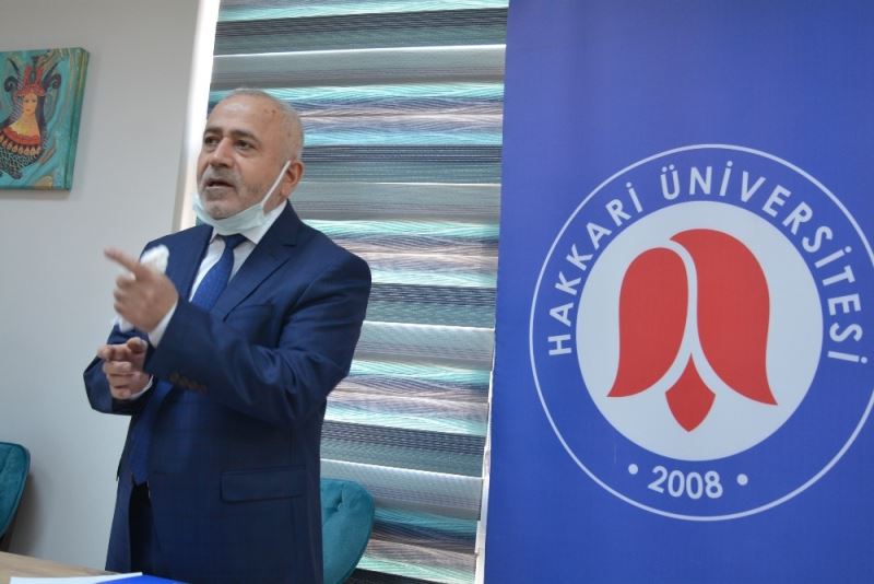 Rektör Pakiş gazetecilerle bir araya geldi
