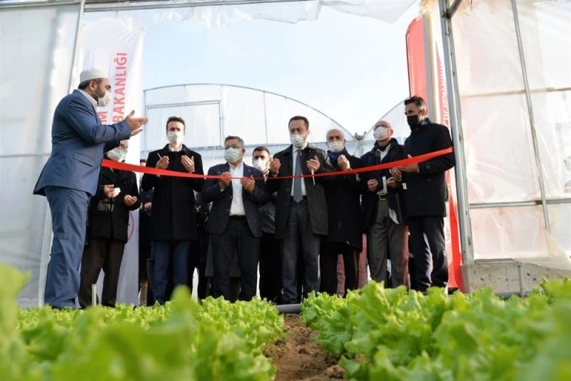 14 dekar alana 980 bin lira hibeyle yapılan yüksek plastik tünel serası dualarla açıldı

