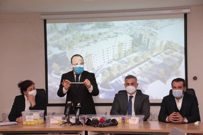 Elazığ’da 117 depremzede daha çekilen kurayla evlerine kavuştu
