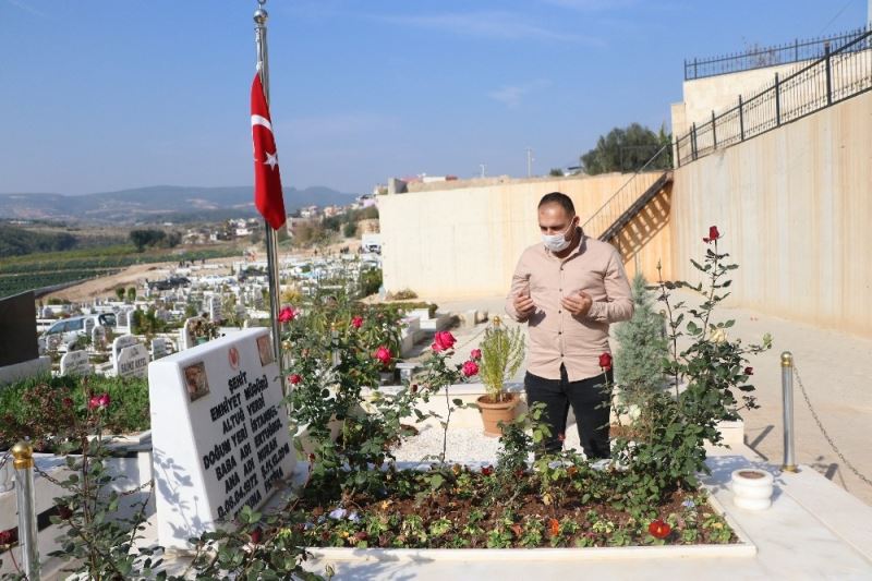 Şehit Emniyet Müdürü Altuğ Verdi’nin Mersin’deki mezarı boş kalmıyor
