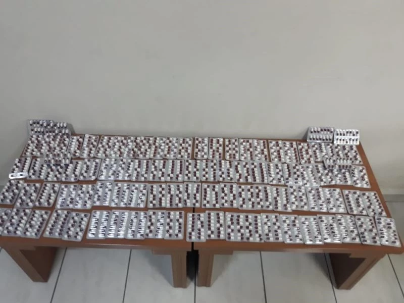 Durdurulan araçta yeşil reçeteye tabi bin 285 adet hap ele geçirildi
