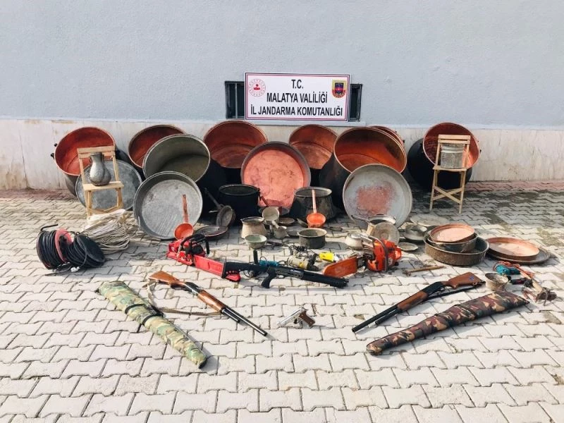 Hırsızlar jandarma kontrolüne takıldı
