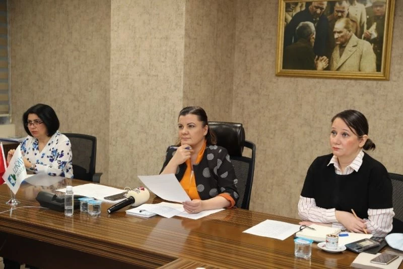 İzmit çarşısında dükkanlar açılışa hazırlanıyor
