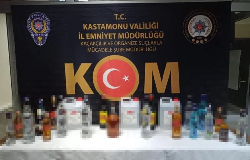 Sahte içkileri satmaya çalışan 2 kişi gözaltına alındı
